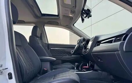 Mitsubishi Outlander III рестайлинг 3, 2022 год, 2 234 000 рублей, 10 фотография