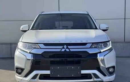Mitsubishi Outlander III рестайлинг 3, 2022 год, 2 234 000 рублей, 2 фотография