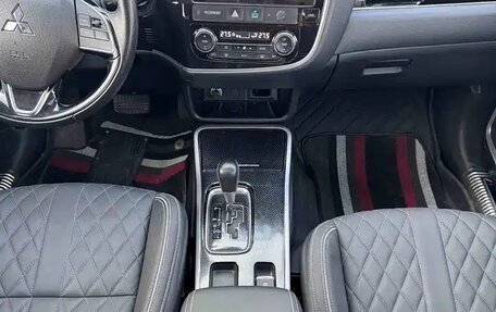 Mitsubishi Outlander III рестайлинг 3, 2022 год, 2 234 000 рублей, 12 фотография