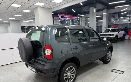 Chevrolet Niva I рестайлинг, 2018 год, 870 000 рублей, 5 фотография