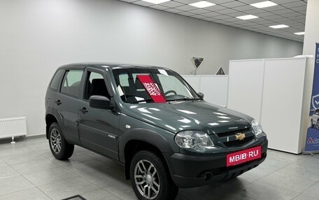 Chevrolet Niva I рестайлинг, 2018 год, 870 000 рублей, 3 фотография