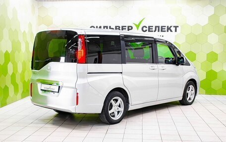 Honda Stepwgn IV, 2018 год, 2 400 000 рублей, 2 фотография