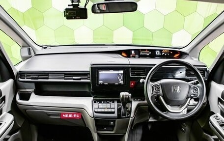 Honda Stepwgn IV, 2018 год, 2 400 000 рублей, 13 фотография