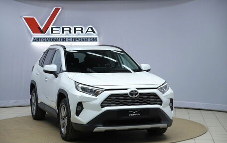 Toyota RAV4, 2021 год, 3 450 000 рублей, 3 фотография