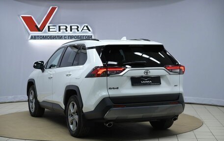 Toyota RAV4, 2021 год, 3 450 000 рублей, 7 фотография