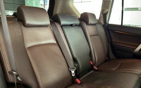 Toyota Land Cruiser Prado 150 рестайлинг 2, 2016 год, 3 417 000 рублей, 10 фотография