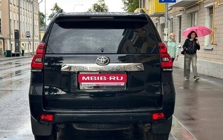 Toyota Land Cruiser Prado 150 рестайлинг 2, 2018 год, 4 250 000 рублей, 3 фотография