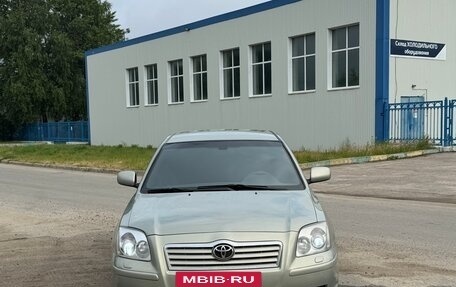 Toyota Avensis III рестайлинг, 2004 год, 749 000 рублей, 2 фотография