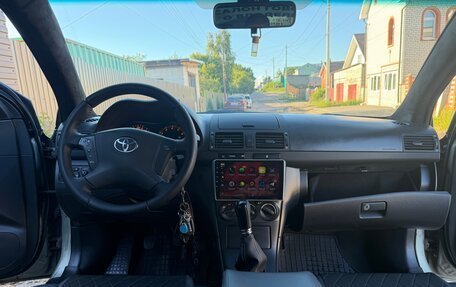 Toyota Avensis III рестайлинг, 2004 год, 749 000 рублей, 32 фотография
