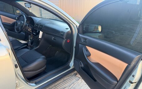 Toyota Avensis III рестайлинг, 2004 год, 749 000 рублей, 35 фотография