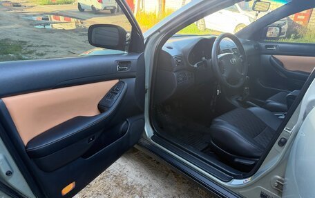 Toyota Avensis III рестайлинг, 2004 год, 749 000 рублей, 39 фотография