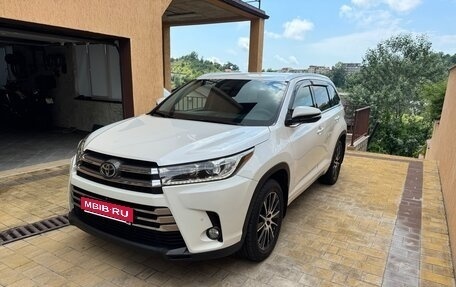 Toyota Highlander III, 2019 год, 3 450 000 рублей, 1 фотография
