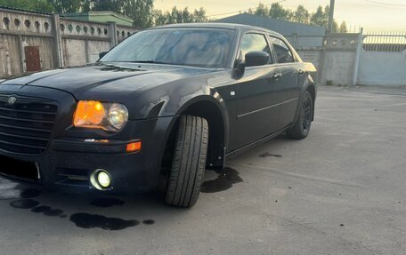 Chrysler 300C II, 2004 год, 760 000 рублей, 1 фотография