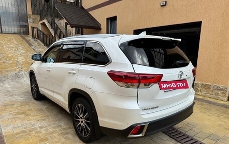 Toyota Highlander III, 2019 год, 3 450 000 рублей, 6 фотография