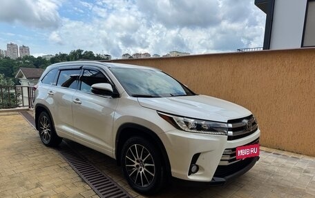 Toyota Highlander III, 2019 год, 3 450 000 рублей, 2 фотография