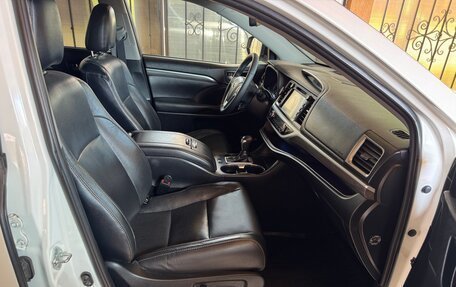 Toyota Highlander III, 2019 год, 3 450 000 рублей, 17 фотография
