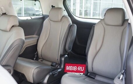 KIA Carnival, 2025 год, 5 650 000 рублей, 26 фотография