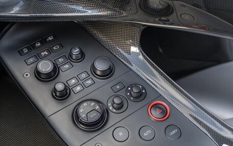 Ferrari Monza SP, 2022 год, 372 000 000 рублей, 12 фотография