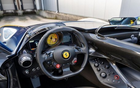 Ferrari Monza SP, 2022 год, 372 000 000 рублей, 36 фотография
