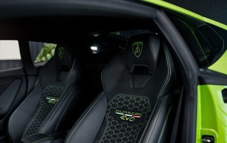 Lamborghini Huracán, 2020 год, 24 500 000 рублей, 10 фотография