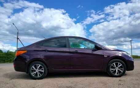 Hyundai Solaris II рестайлинг, 2011 год, 715 000 рублей, 1 фотография
