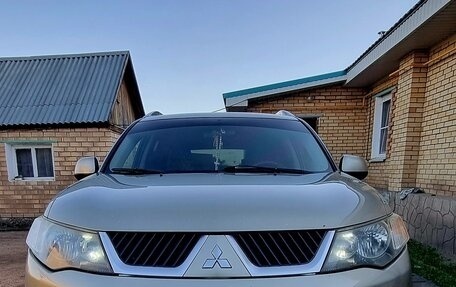 Mitsubishi Outlander III рестайлинг 3, 2008 год, 1 080 000 рублей, 1 фотография