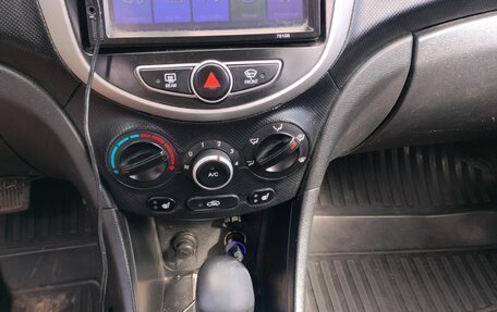 Hyundai Solaris II рестайлинг, 2011 год, 715 000 рублей, 9 фотография