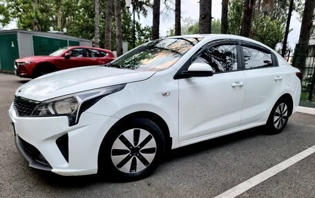 KIA Rio IV, 2020 год, 900 000 рублей, 2 фотография