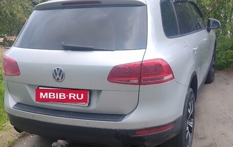 Volkswagen Touareg III, 2011 год, 1 400 000 рублей, 2 фотография