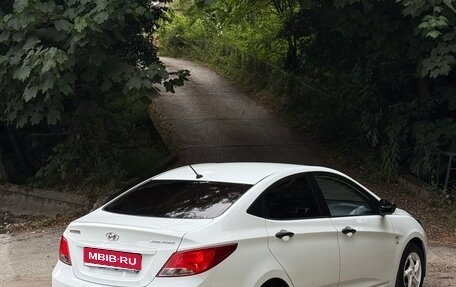 Hyundai Solaris II рестайлинг, 2015 год, 1 090 000 рублей, 2 фотография