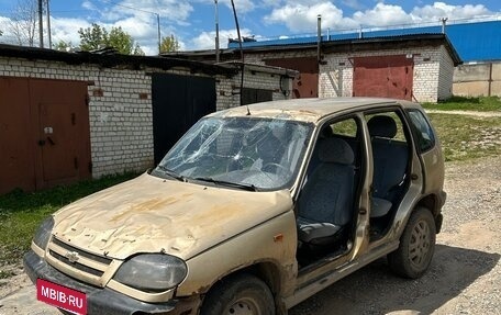 Chevrolet Niva I рестайлинг, 2004 год, 90 000 рублей, 2 фотография