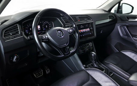 Volkswagen Tiguan II, 2020 год, 2 100 000 рублей, 17 фотография