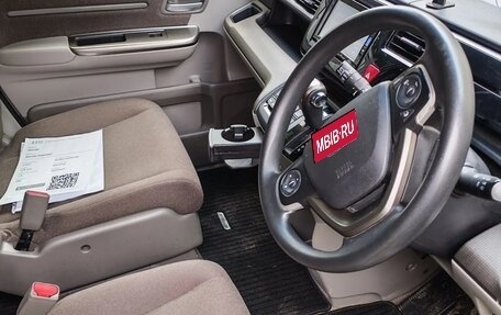 Honda Stepwgn IV, 2016 год, 1 700 000 рублей, 16 фотография