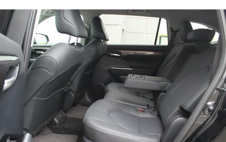Toyota Highlander, 2025 год, 5 690 000 рублей, 32 фотография