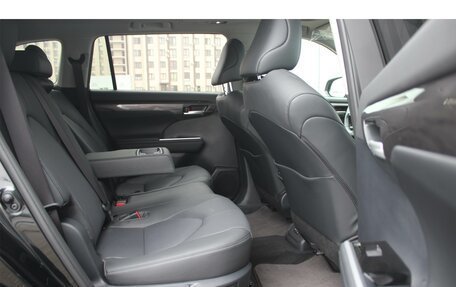 Toyota Highlander, 2025 год, 5 690 000 рублей, 31 фотография