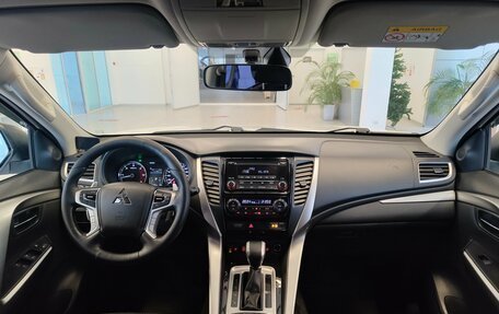 Mitsubishi Pajero Sport III рестайлинг, 2017 год, 2 700 000 рублей, 9 фотография