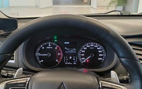 Mitsubishi Pajero Sport III рестайлинг, 2017 год, 2 700 000 рублей, 14 фотография