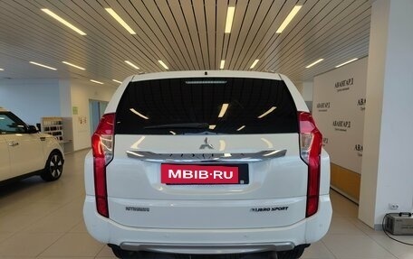 Mitsubishi Pajero Sport III рестайлинг, 2017 год, 2 700 000 рублей, 4 фотография