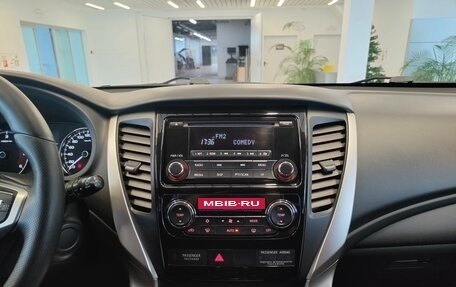 Mitsubishi Pajero Sport III рестайлинг, 2017 год, 2 700 000 рублей, 10 фотография