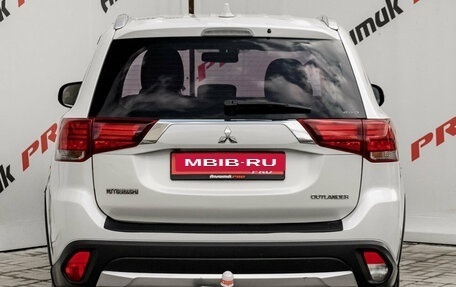 Mitsubishi Outlander III рестайлинг 3, 2017 год, 1 770 000 рублей, 6 фотография