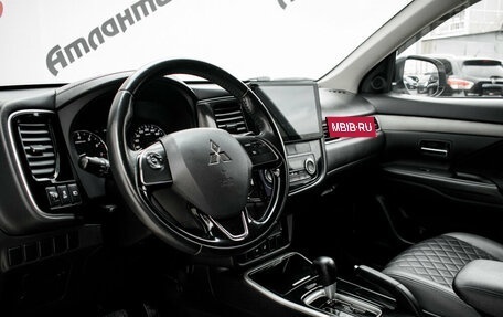 Mitsubishi Outlander III рестайлинг 3, 2017 год, 1 770 000 рублей, 11 фотография