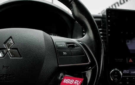 Mitsubishi Outlander III рестайлинг 3, 2017 год, 1 770 000 рублей, 16 фотография