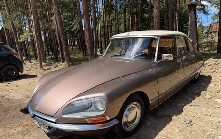 Citroen DS i рестайлинг 2, 1971 год, 6 900 000 рублей, 4 фотография