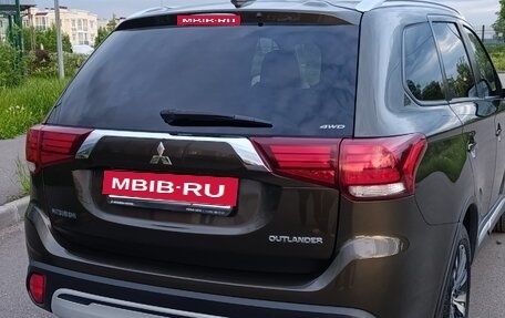 Mitsubishi Outlander III рестайлинг 3, 2020 год, 1 740 000 рублей, 3 фотография