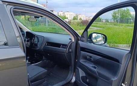 Mitsubishi Outlander III рестайлинг 3, 2020 год, 1 740 000 рублей, 9 фотография