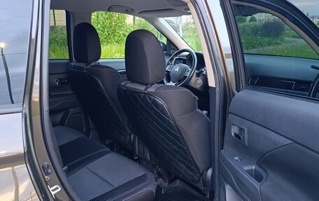 Mitsubishi Outlander III рестайлинг 3, 2020 год, 1 740 000 рублей, 10 фотография