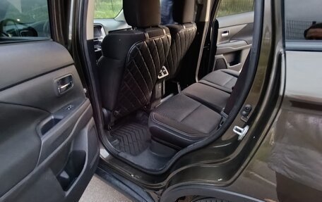 Mitsubishi Outlander III рестайлинг 3, 2020 год, 1 740 000 рублей, 17 фотография