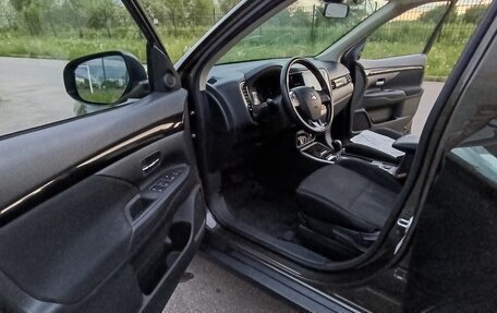 Mitsubishi Outlander III рестайлинг 3, 2020 год, 1 740 000 рублей, 16 фотография