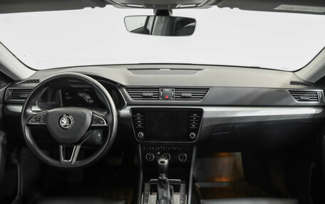 Skoda Superb III рестайлинг, 2018 год, 1 799 000 рублей, 11 фотография