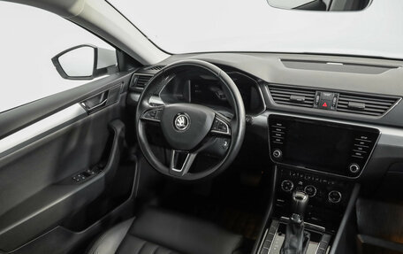 Skoda Superb III рестайлинг, 2018 год, 1 799 000 рублей, 10 фотография